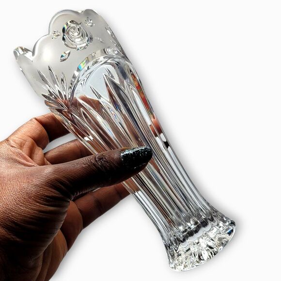 Oneida Southern Garden 7 Inch Crystal Flower Bud Vase - Picture 5 of 12